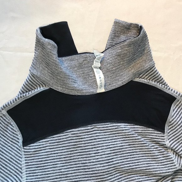 Excellent condition Lululemon Base Runner 1/2 Zip - Picture 13 of 16